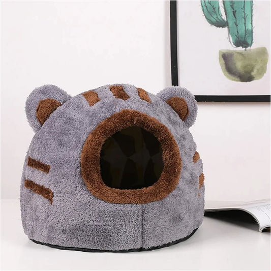 BearHug™ Cozy Cat Cave Bed – Self-Warming Plush House for Cats & Kittens
